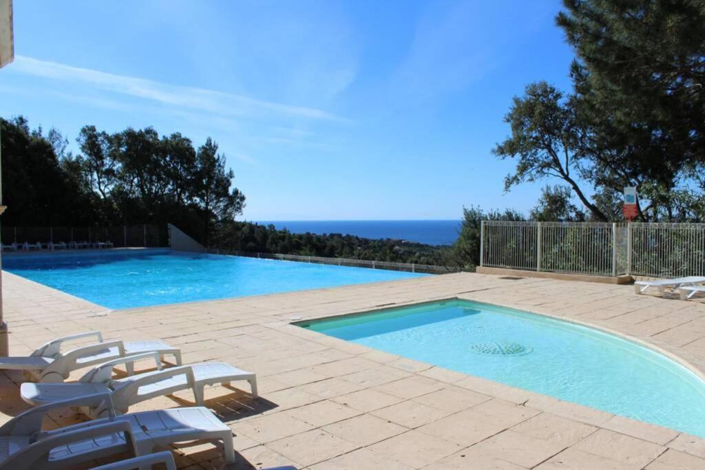 Tres Bel Appartement T3 Avec Splendide Vue Mer Les Issambres Exteriör bild