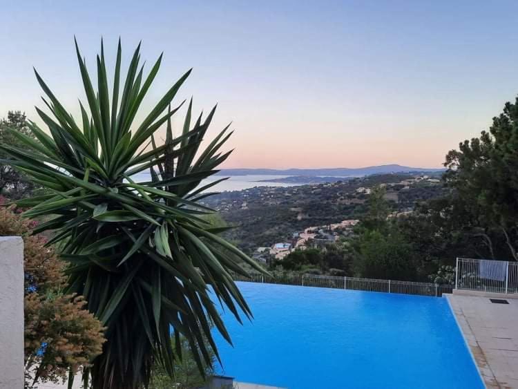 Tres Bel Appartement T3 Avec Splendide Vue Mer Les Issambres Exteriör bild