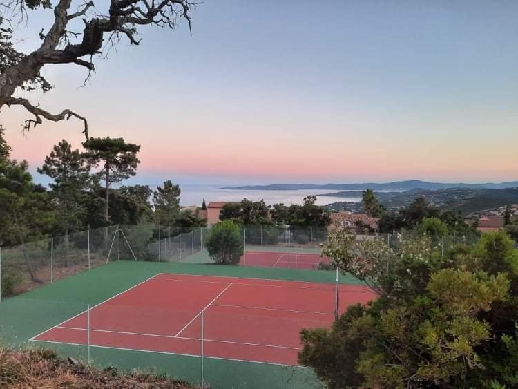 Tres Bel Appartement T3 Avec Splendide Vue Mer Les Issambres Exteriör bild